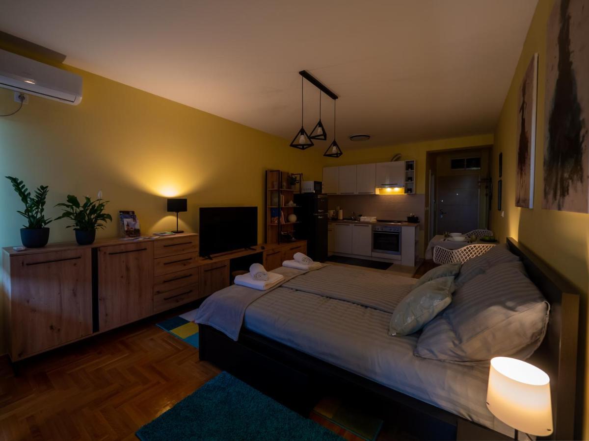Green Apple Apartment Суботица Екстериор снимка