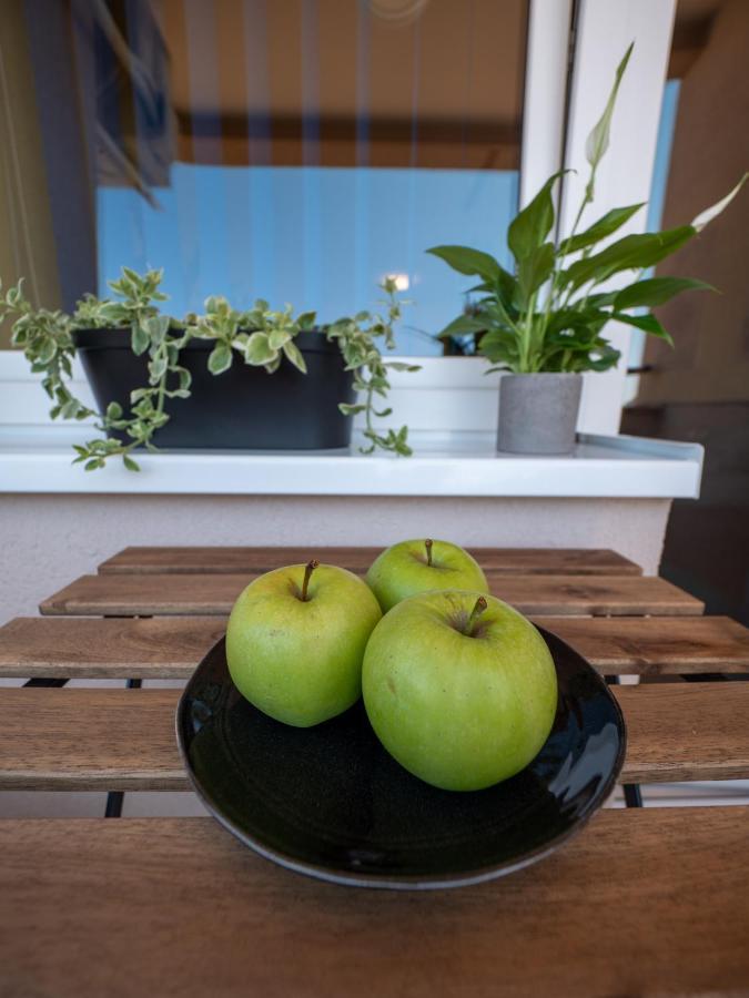 Green Apple Apartment Суботица Екстериор снимка